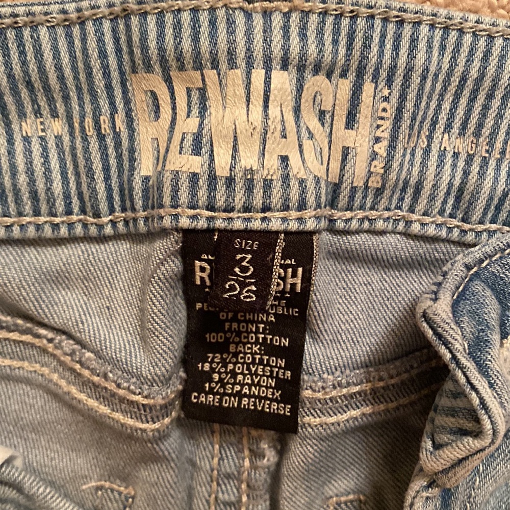 High Rise Rewash Jean shorts - Picture 2 of 3